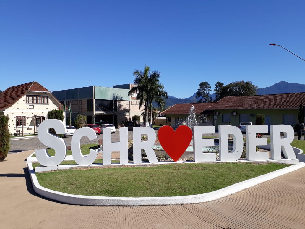 Schroeder realiza pesquisa para melhorar Turismo na cidade e pede