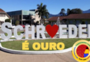 Schroeder recebe o Selo Ouro do Compromisso Nacional Criança Alfabetizada